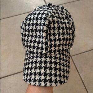 Magid Black and White Houndstooth Hat